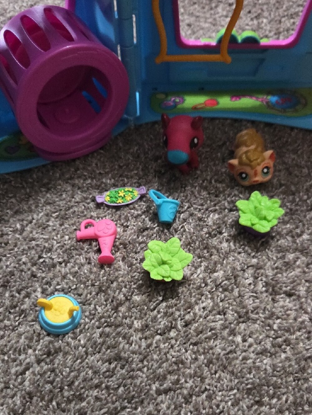 Littlest Pet Shop Foldable Purple and Blue Playset with Pink Details - Picture 2 of 3
